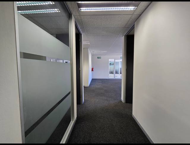 470M² OFFICE TO LET IN BRYANSTON